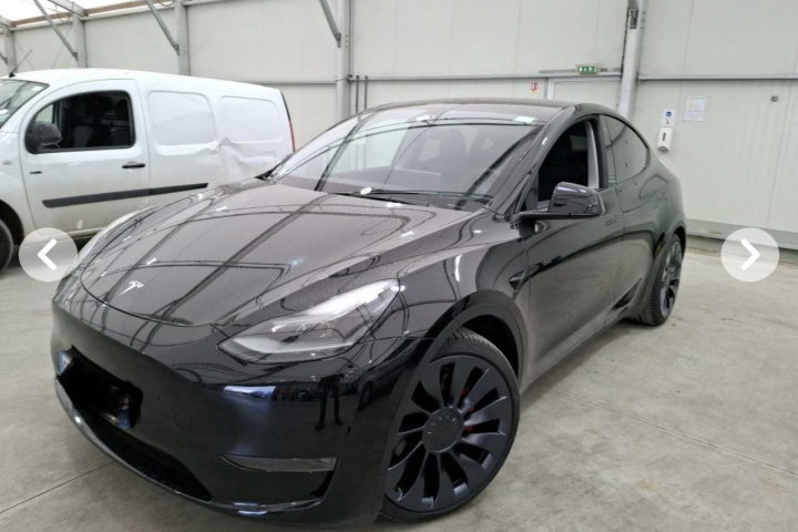TESLA MODEL Y