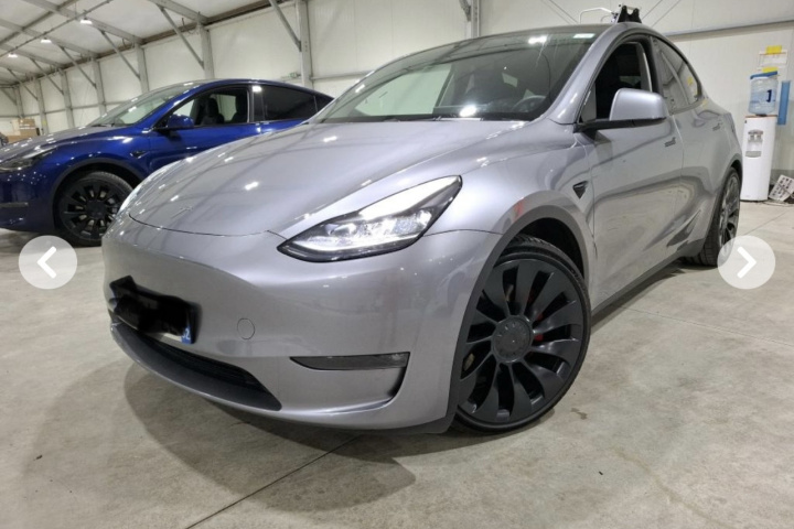 TESLA MODEL Y
