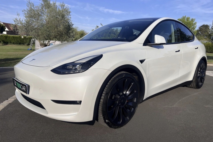 TESLA MODEL Y