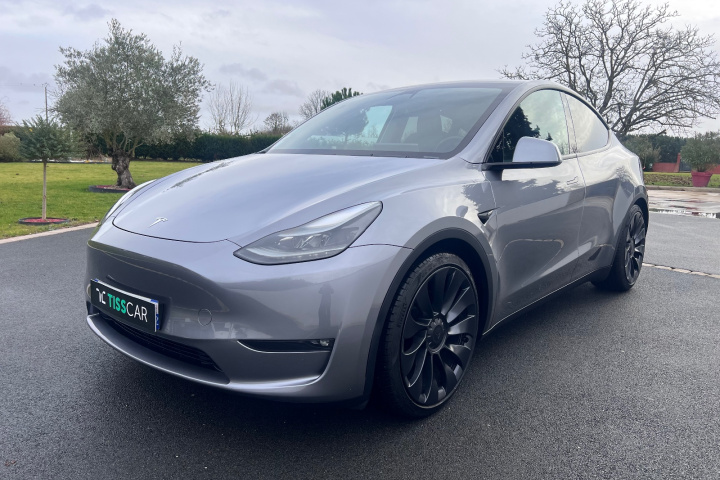 TESLA MODEL Y